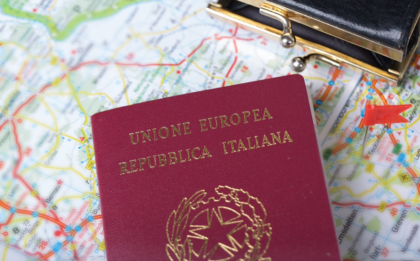 PASAPORTE Y CARTA DE IDENTIDAD EN ITALIA RESIDENTES A.I.R.E